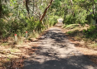 Billabong 02 Turn right to end of path